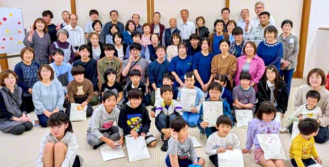 宝探しや綱引きなど男女高等部員が考えた企画で楽しんだ一関広宣県の集い。地域の友人も参加し、ほのぼのした雰囲気に（9月27日、一関文化会館で）