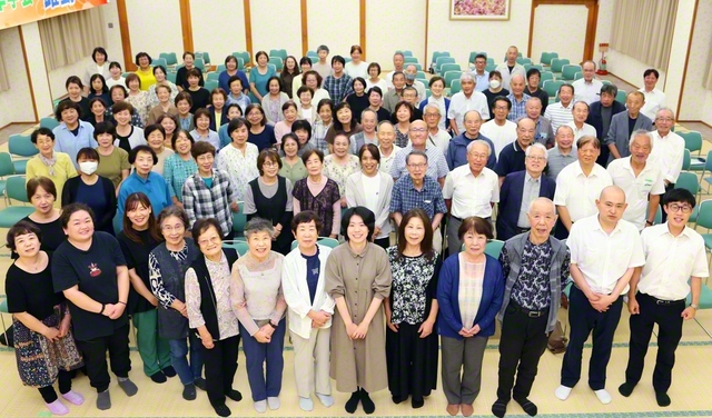 地域広布への情熱を燃やし、対話拡大に走る紀北町の友ら（尾鷲文化会館で）