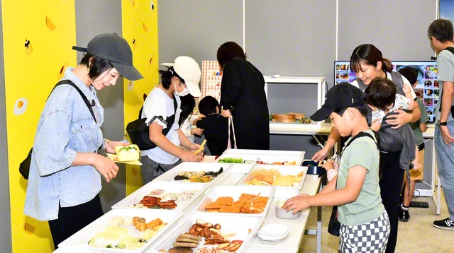 大和文化会館の“ごはん展”（3日）