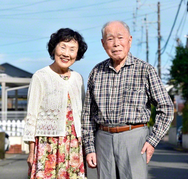 亀川さん㊧と夫・暹さんは今月、東京の広宣流布大誓堂へ