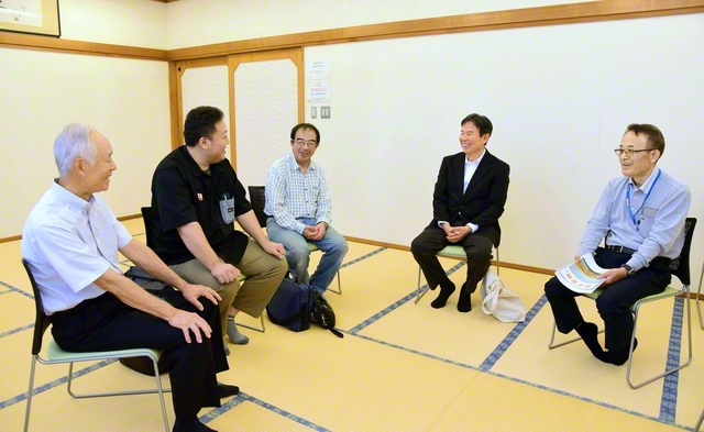 和やかな語らいが弾んだ第4回の集い（10月12日、柏崎牧口記念会館で）