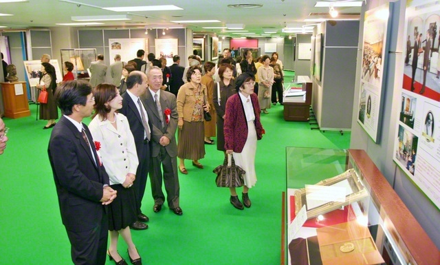四国青年部が企画・制作し、全国を巡回した「桂冠詩人展――池田大作・詩心の世界」（2006年10月、大阪・堺市内で）