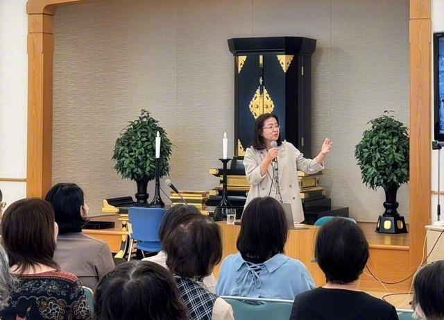 ミューストリーム代表の勝身真理子さんが講演した（11日、滋賀文化会館で）
