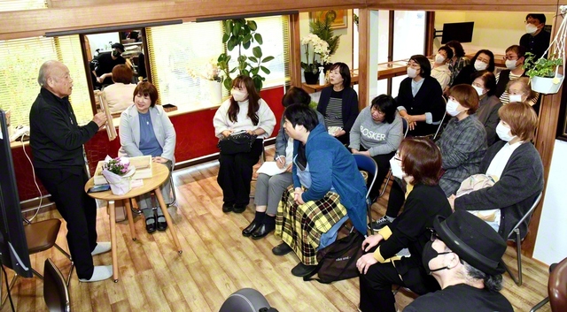 【長野中央圏・ビクトリー上高田地区】チョウの標本作りに皆が興味津々