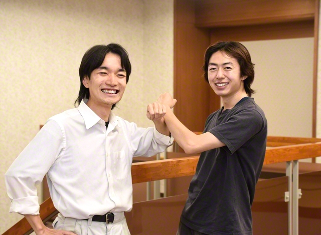 「信心即生活」の勝利のリズムで前進する塗野さん㊧と齋藤さん