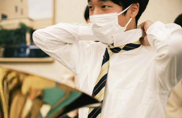 緊張感が高まる瞬間。本番用の特装に着替える