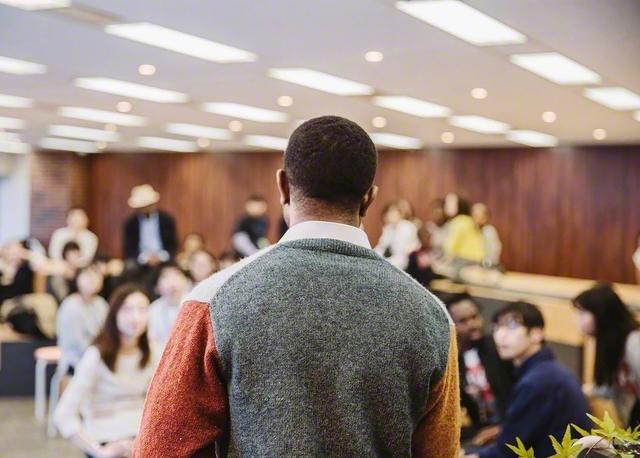 企業と共催した「グローバル座談会」の一コマ（本人提供）