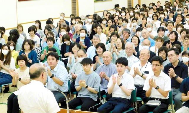 皆で壁を破る勇気の挑戦を約し合った総埼玉地区部長・女性部長会（6月24日、川越文化会館で）