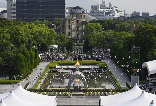 原爆投下から79年の「原爆の日」となり、広島市の平和記念公園で開催された平和記念式典＝2024年8月