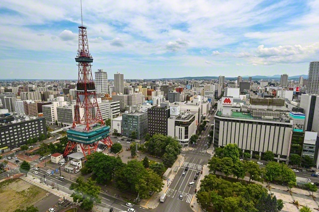 札幌の街並み。70年前、若き池田先生はこの地で、「最も厳しいところに飛び込み、最も素晴らしいところに変えてみせる！」との決意で日本一の広布拡大を果たした（7月25日撮影）