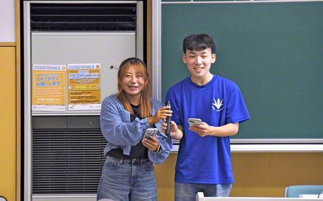 司会を務めた柳井菜月さんと石塚遥翔さん