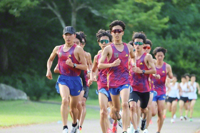 ポイント練習で力走する選手たち
