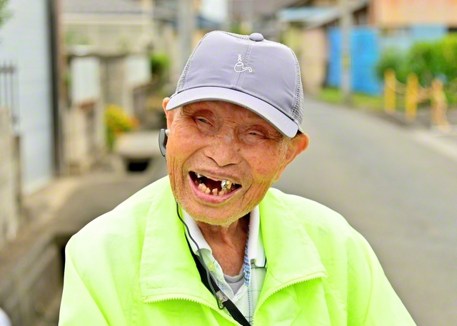 「題目あげると守られるんですね」と語る三塚さん。御本尊への感謝が脈打つ
