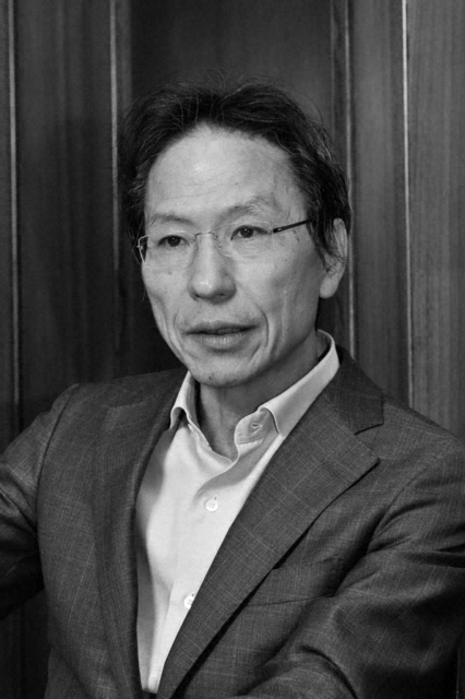 カン・サンジュン　1950年、熊本県生まれ。早稲田大学大学院政治学研究科博士課程修了。公益財団法人熊本県立劇場館長兼理事長。鎮西学院学院長。東京大学名誉教授。東京大学大学院情報学環・学際情報学府教授、聖学院大学学長などを歴任。専攻は政治学、政治思想史。主な著書に『マックス・ウェーバーと近代』『オリエンタリズムの彼方へ』『ナショナリズム』（岩波書店）、『東北アジア共同の家をめざして』（平凡社）、『愛国の作法』（朝日新書）、『アジアを生きる』（集英社新書）など多数。