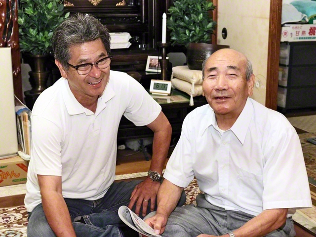 髙木地区部長㊧を守り支え、共に戦う鈴木さん