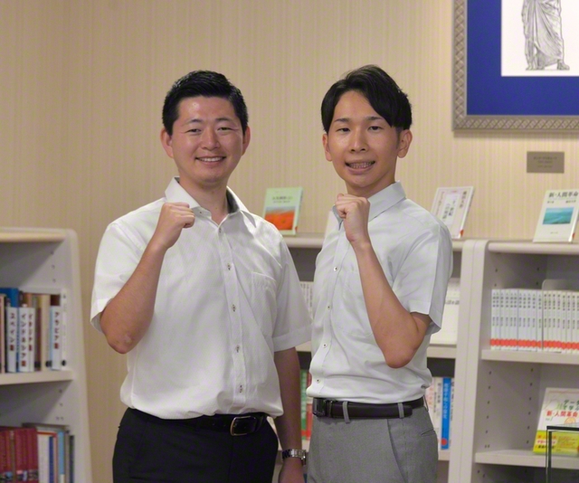 北関東学生部が勝利の扉を開く！――決意も新たにカメラに納まった半田学生部長㊨と中塚書記長
　