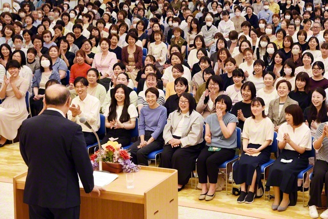意気軒高に新たな三重の飛翔を誓い合った総会（三重文化会館で）