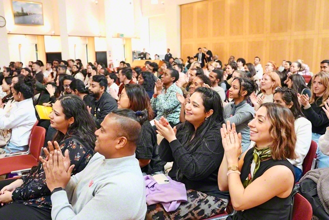 タプロー・コート総合文化センターに集ったイギリスの友。時差を超えて、友情の花が咲く