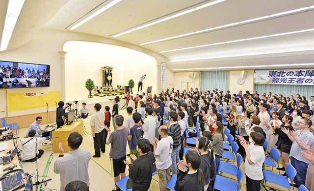 東北文化会館で