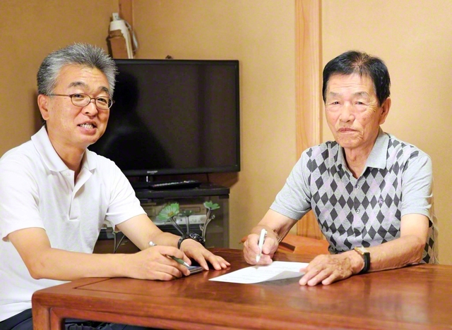 藤野地区部長㊧と二人三脚で広布拡大に駆ける小寺さん