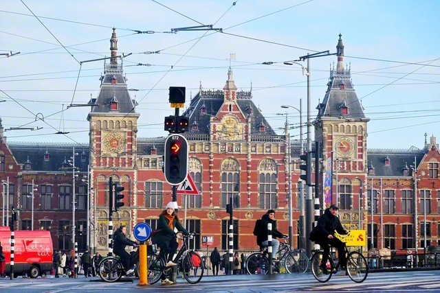 市民の最大の足は今も昔も自転車