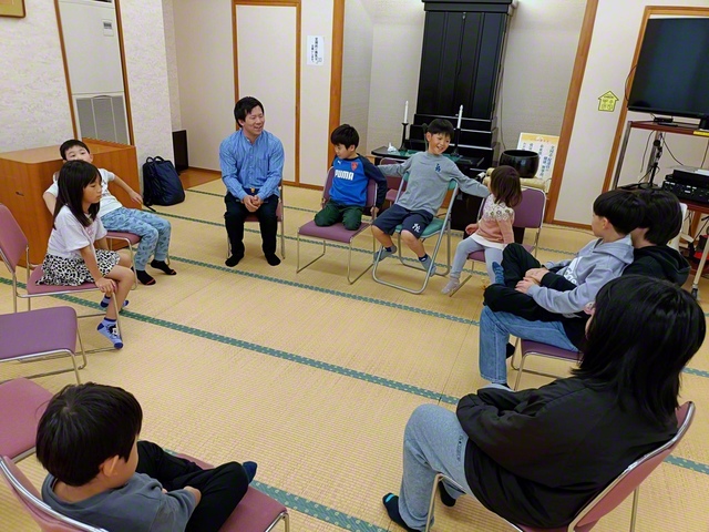 西浦北海道未来部長と参加者が楽しく懇談