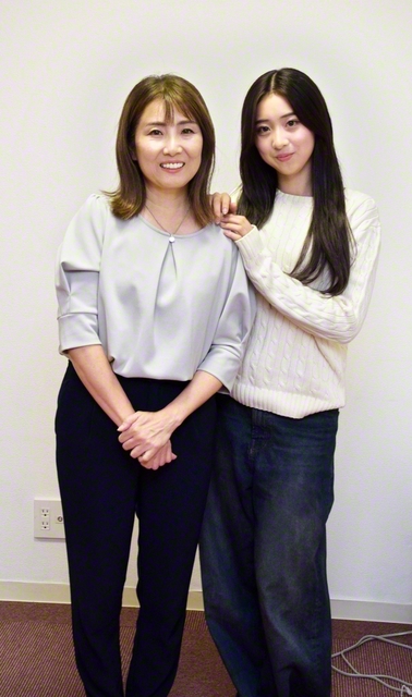 德永さん㊨と母・智子さん