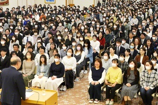 にぎやかに行われた11・6「栃木の日」記念総会（1日、栃木平和会館で）
　