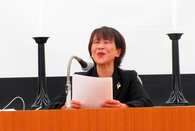 体験発表を行う山下さん