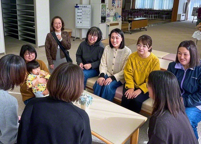 女性部の友が自身の挑戦の様子を楽しく語らう