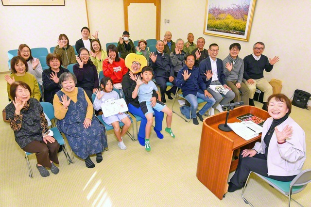 全員参加型の企画で、参加者の笑顔がはじけた勇舞地区の座談会（津島文化会館で）