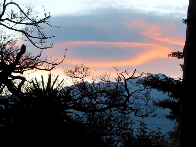 光と雲の芸術（10月10日、宮田村、林紀和通信員）
