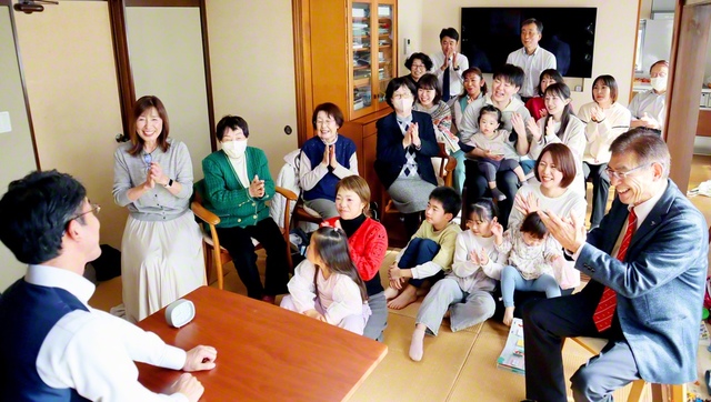 学会創立の月を飾る、挑戦劇をたたえ合った陽光地区の集い（15日、市川市内で）