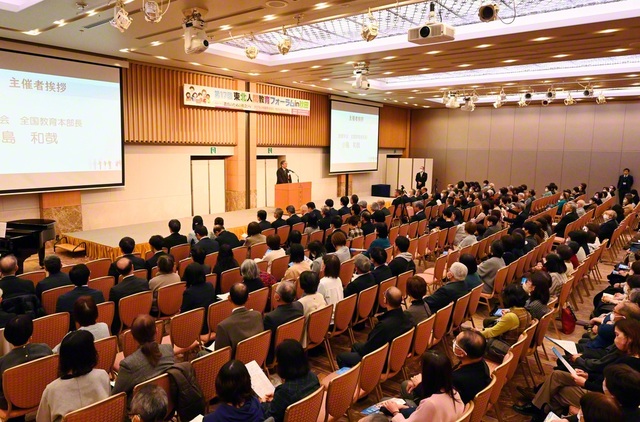 第17回「東北人間教育フォーラムin秋田」。小島教育本部長の後、来賓を代表して沼谷純秋田市長があいさつ。今村東北長が謝意を述べた（11月30日、秋田市の秋田キャッスルホテルで）