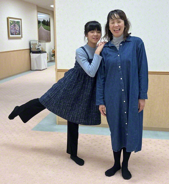 穂積さん㊨が娘と