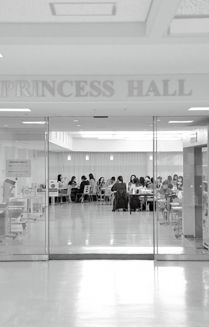 学生たちの憩いの場「プリンセスホール」