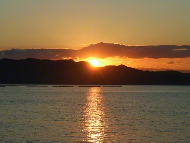 阿賀で初日の出を望む。躍動の一年を決意も新たに出発！（呉市、北野陽子通信員）