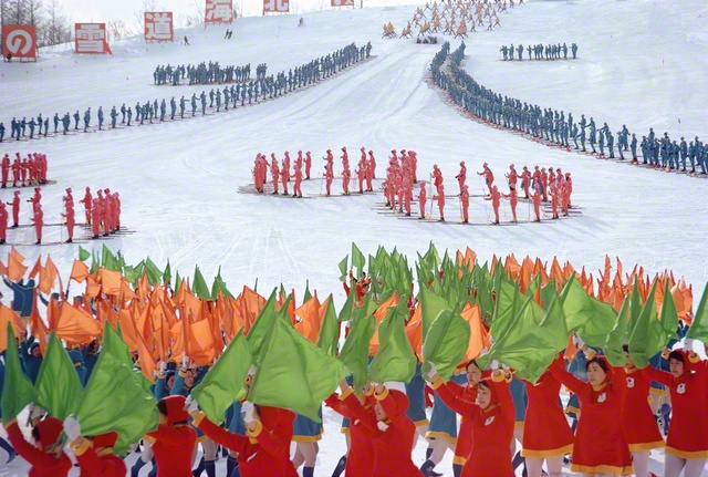 ’71北海道　雪の文化祭。札幌のテイネオリンピアで迫力の演技が（1971年2月26日、撮影:齋藤康一氏）