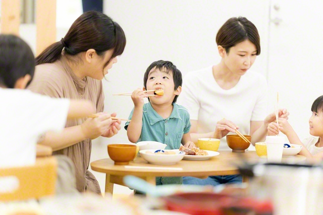 食品ロス削減で、子どもたちの笑顔が広がる未来へ　©foly/PIXTA