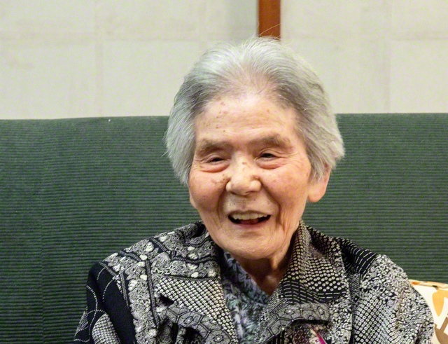 「朝も夕も世界中の人の幸せと平和を祈っています」とテルさん