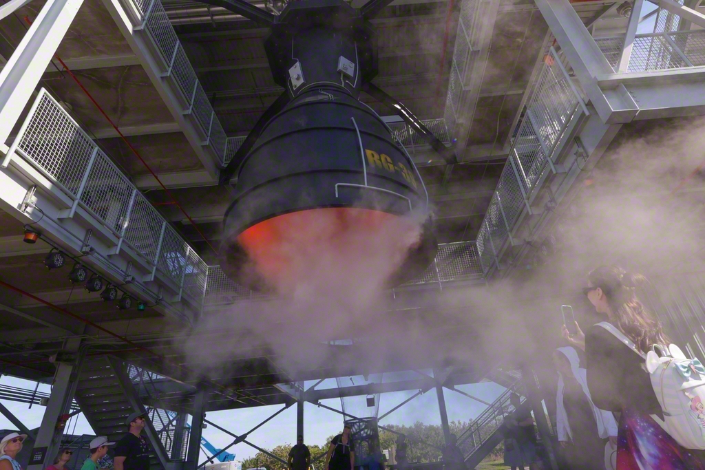 ロケットのエンジンの迫力を重低音で体験することができる。迫力ある演出が魅力だ