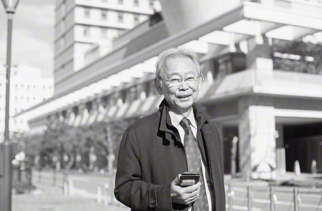 トップ営業マンであり営業本部長でもある河野さんは、商品を売るのではなく、どうすれば顧客が栄えるかを考えるよう部下に伝えている。商品知識だけでなく、経営が安定するための方法など、相手の立場に立ったアドバイスが大事だという。河野さんの原動力は学会活動。「信心根本に進むことで勝利の軌道を歩んでいけます」と語る