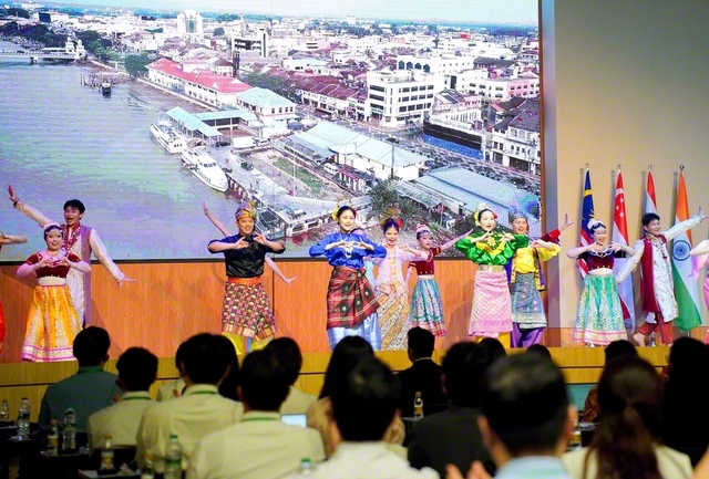 「南アジア・韓国・西日本合同青年研修会」の開幕を告げるマレーシアの友のパフォーマンス