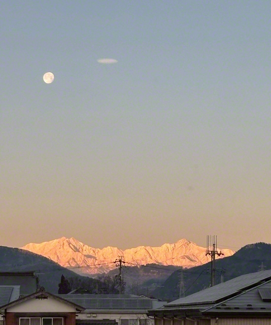 モルゲンロートの輝き（2月4日、長野市、北條妙子通信員）