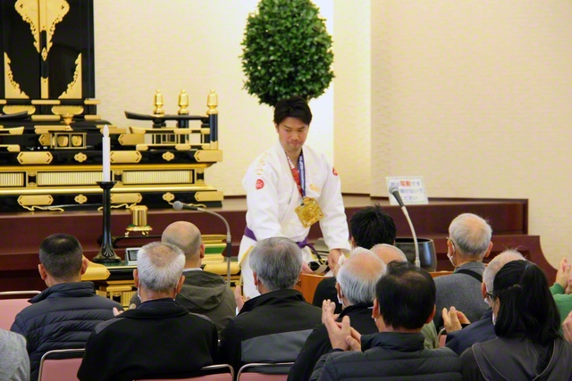 信仰体験を披露した藤田翔平さん