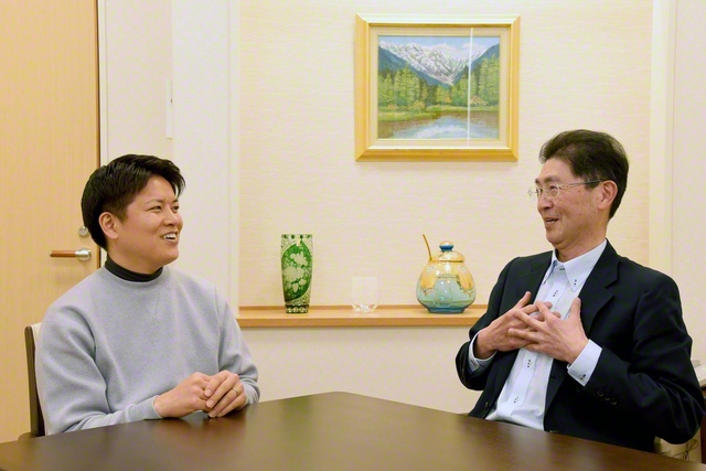 髙橋さん㊨と河出さんが師匠の心を語り合う