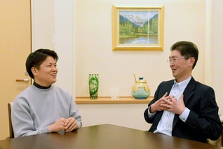 髙橋さん㊨と河出さんが師匠の心を語り合う