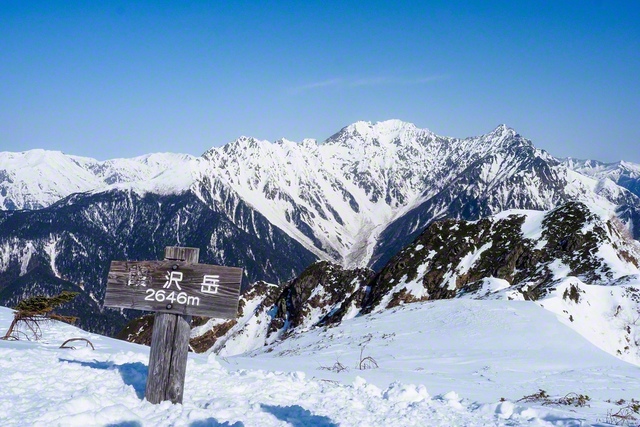 霞沢岳の山頂から望む穂高連峰