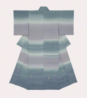 《朧月夜》　2025年　志村ふくみ監修　制作　都機工房　絹糸・金糸/紫根、藍、刈安、臭木　【通期展示】