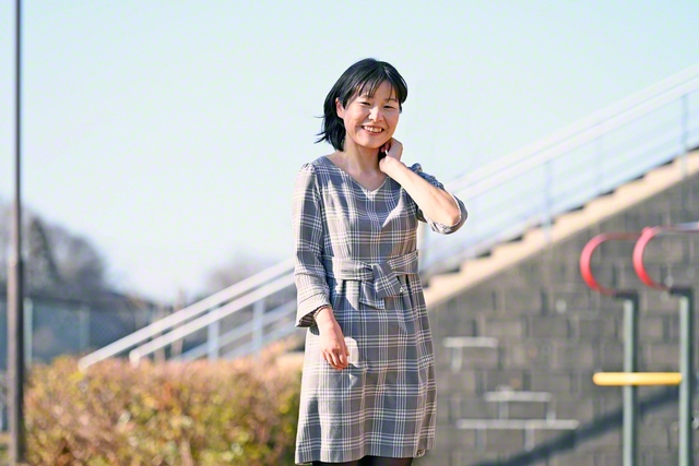 娘たちと遊んだ公園に立つ北村さん